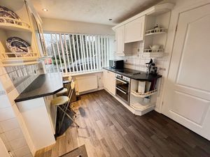 Kitchen- click for photo gallery